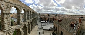 Arcos del acueducto romano de Segovia, una parada imprescindible al visitar la ciudad